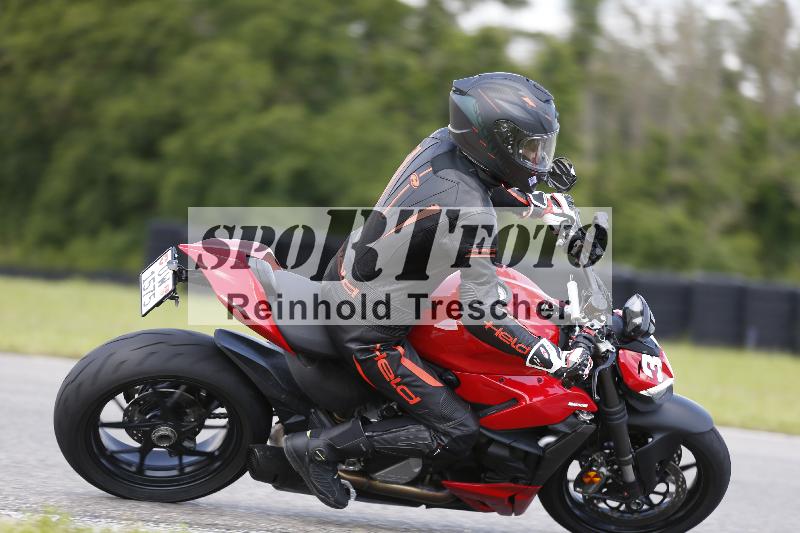 /Archiv-2024/29 12.06.2024 MOTO.CH Track Day ADR/Gruppe blau/36